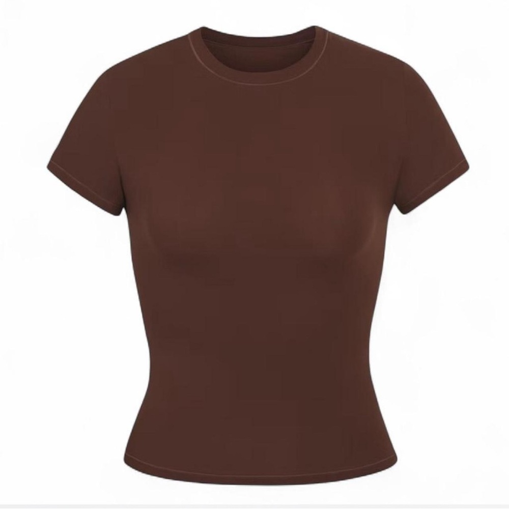 SKIMS *NEW SOFT SMOOTHING SEAMLESS T-SHIRT | COLOR: COCOA | SIZE: XS